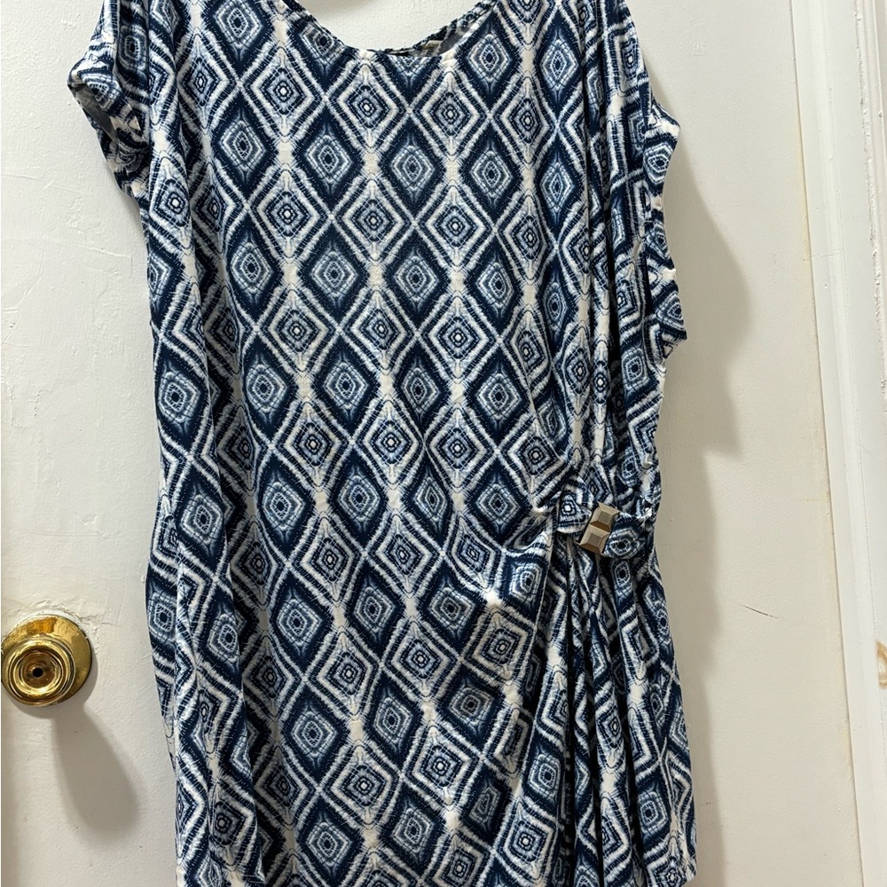 Blue and white t shirt blouse